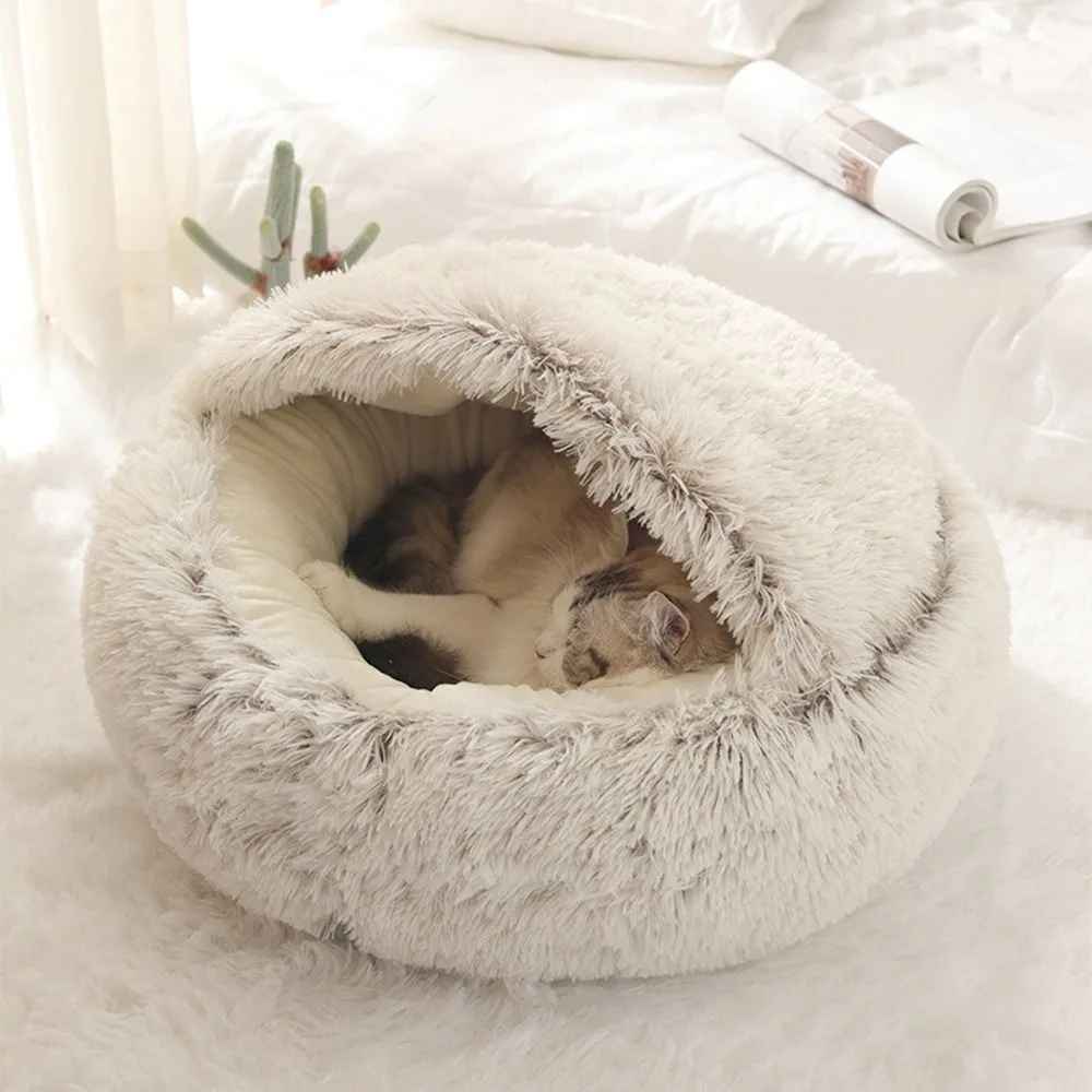 chat couché dans lit pour chat tissu