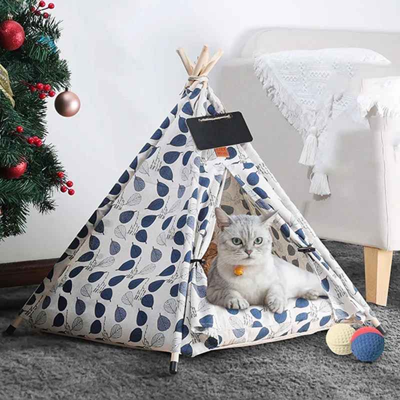 chat dans tente tipi chat feuille bleu