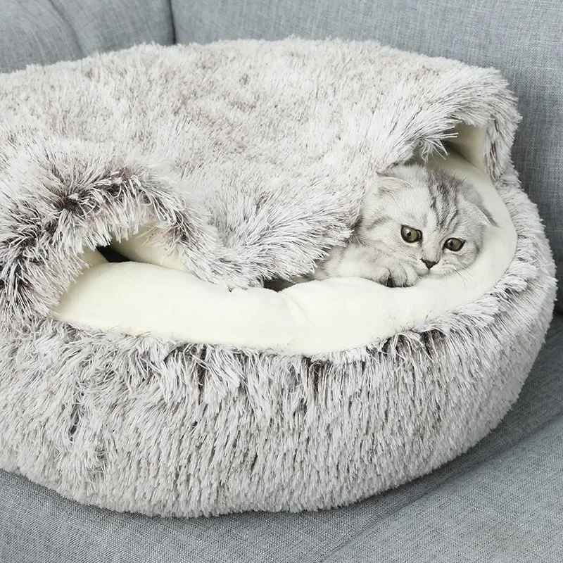 chat enfouit dans lit pour chat