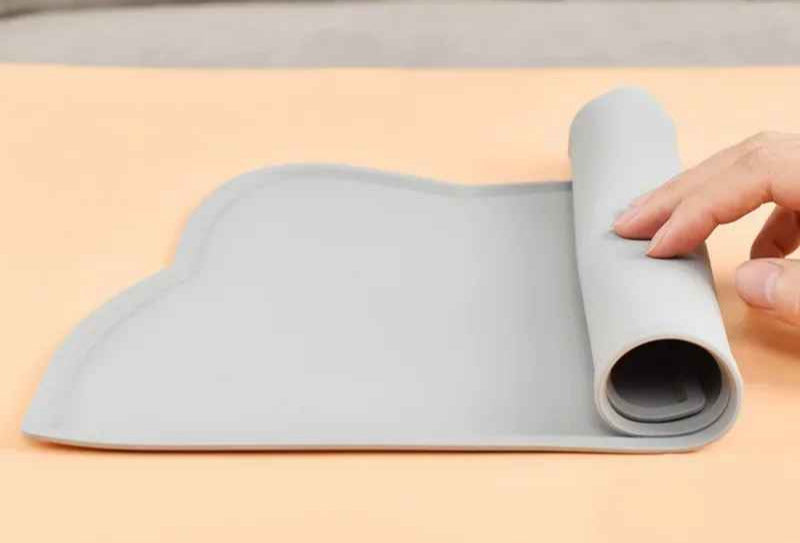 tapis alimentation chat enroulé