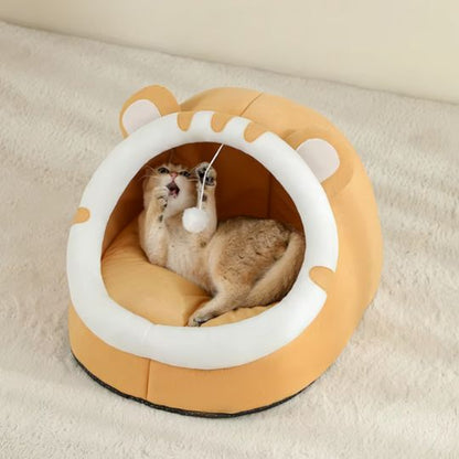 chat jouant pompon niche pour chat
