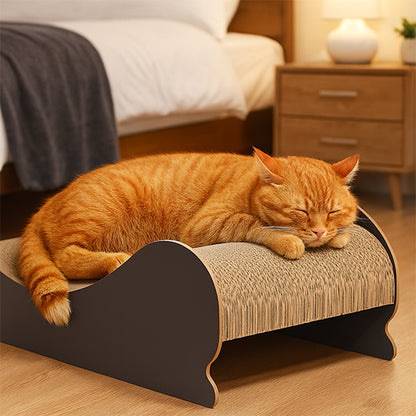 chat roux dort sur griffoir canapé lit
