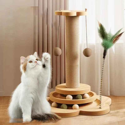 chat blanc joue avec le griffoir pour chat multifonction