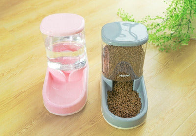 distributeur de croquettes et eau automatique pour chat de coloris différents