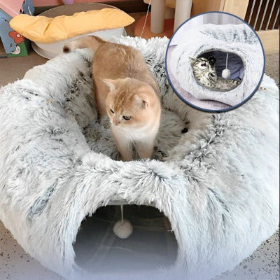 coussin tunnel donut chat gris et chat dessus