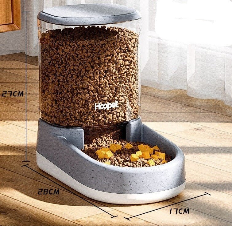 Distributeur automatique de croquettes pour chat gris
