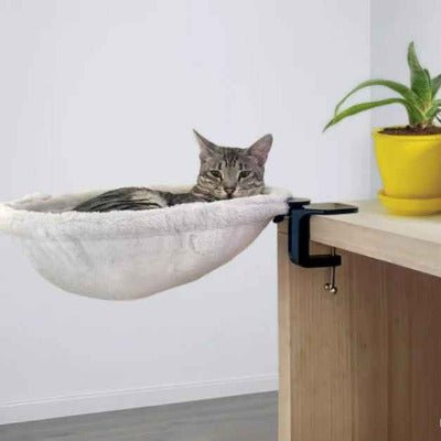 Hamac chat pour bureau ou table installé sur enfilade
