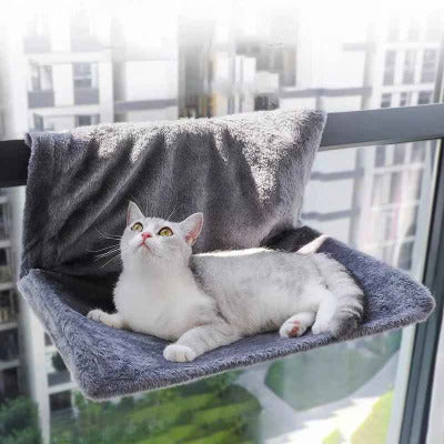 Hamac suspendu pour chat sur garde corps