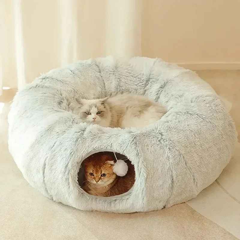 lit pour chat gris avec deux chats
