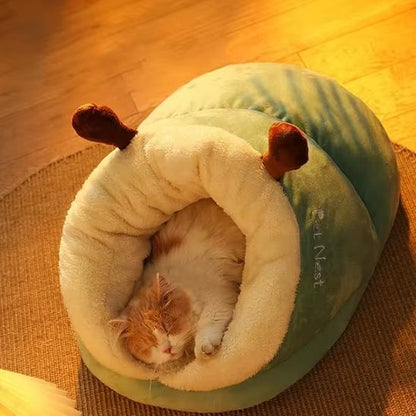niche pour chat et chat qui dort