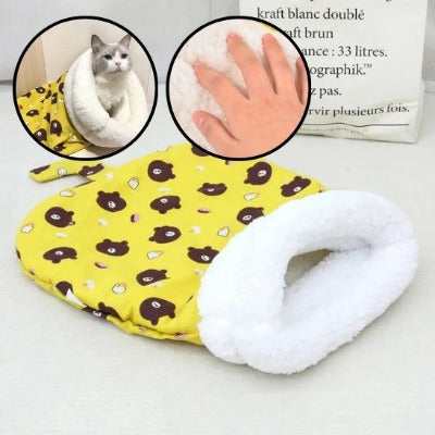 sac de couchage pour chat jaune et deux images 