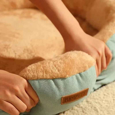 zoom sur rebord du panier chat moelleux